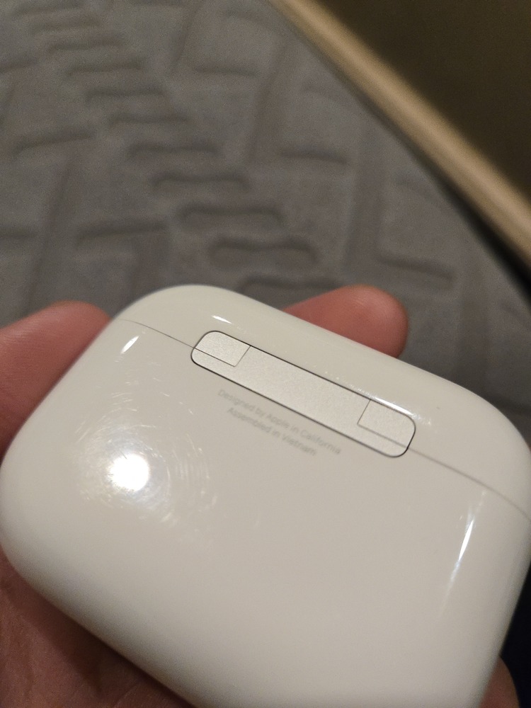Apple AirPods Pro 2 (USB-C) – Plug