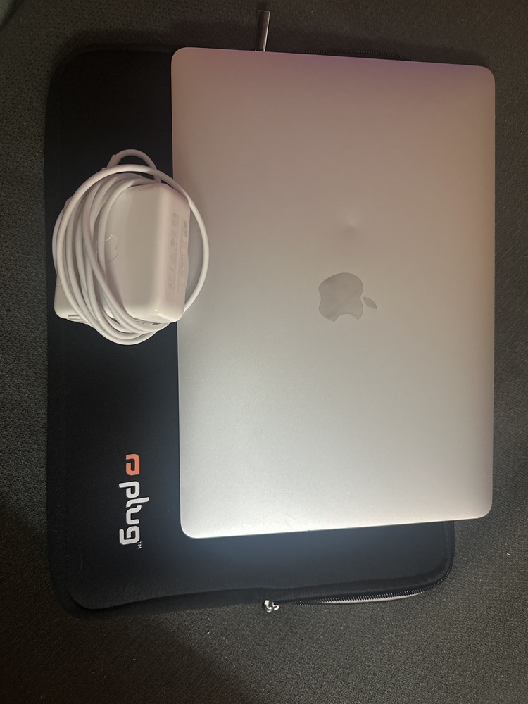 Apple MacBook Air M2 13-inch 256GB 8GB RAM 8-Core CPU 8-Core GPU