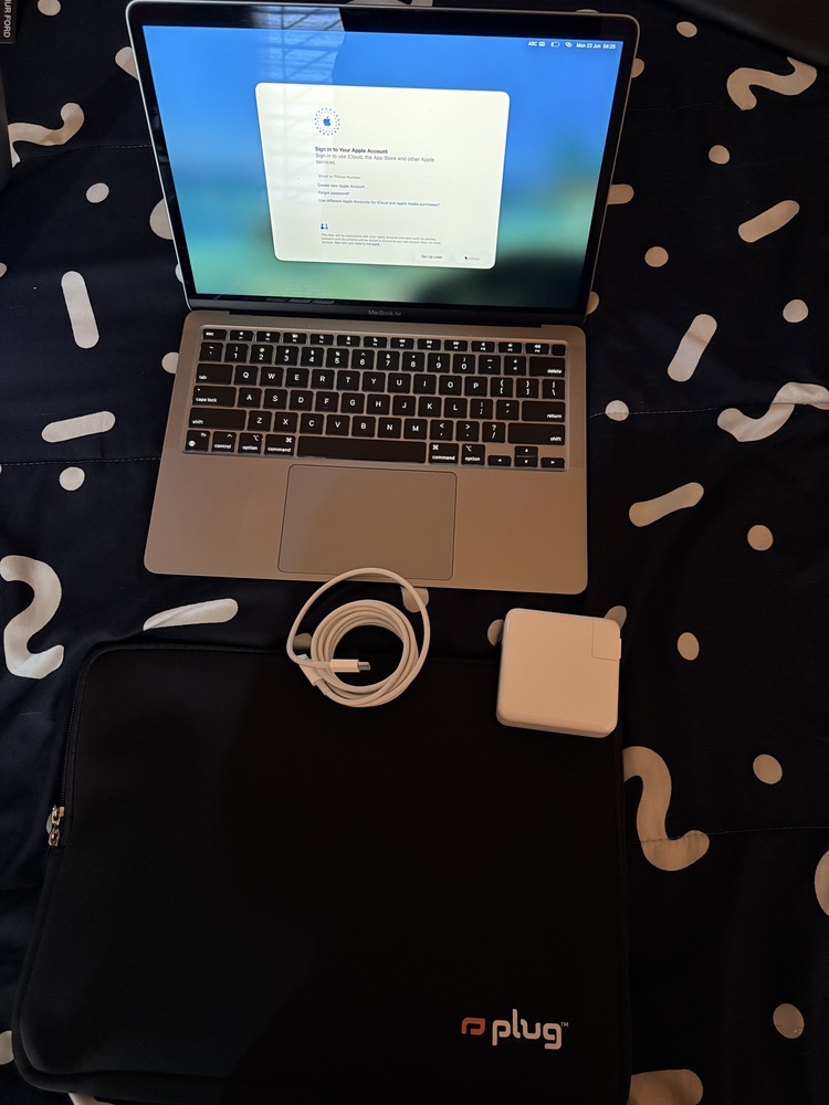 Apple MacBook Air M1 13-inch 256GB 8-Core CPU 7-Core GPU (Late