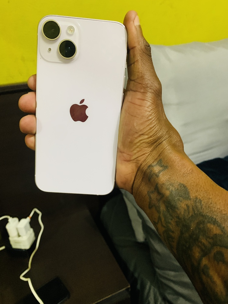 iPhone 13 Midnight 256GB (Unlocked) – Plug