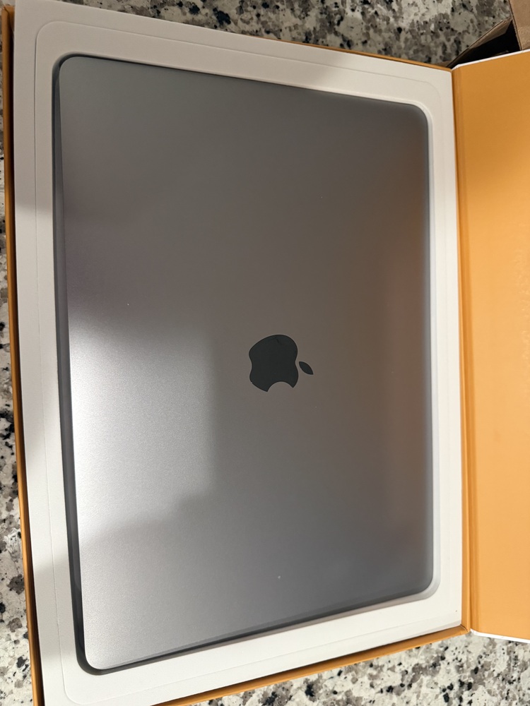 Apple MacBook Air M2 13-inch 256GB 8GB RAM 8-Core CPU 8-Core GPU