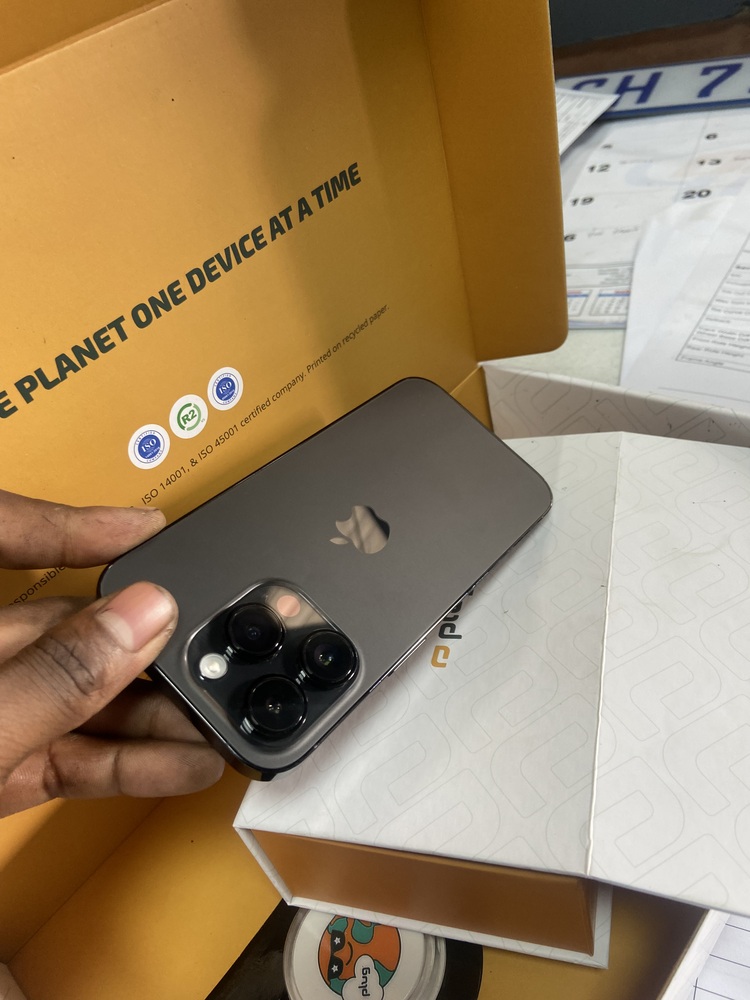 iPhone 14 Pro Space Black 128GB (Unlocked) – Plug
