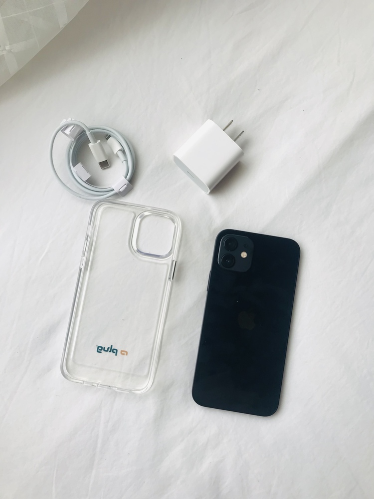 iPhone 12 White 64GB (Unlocked) – Plug
