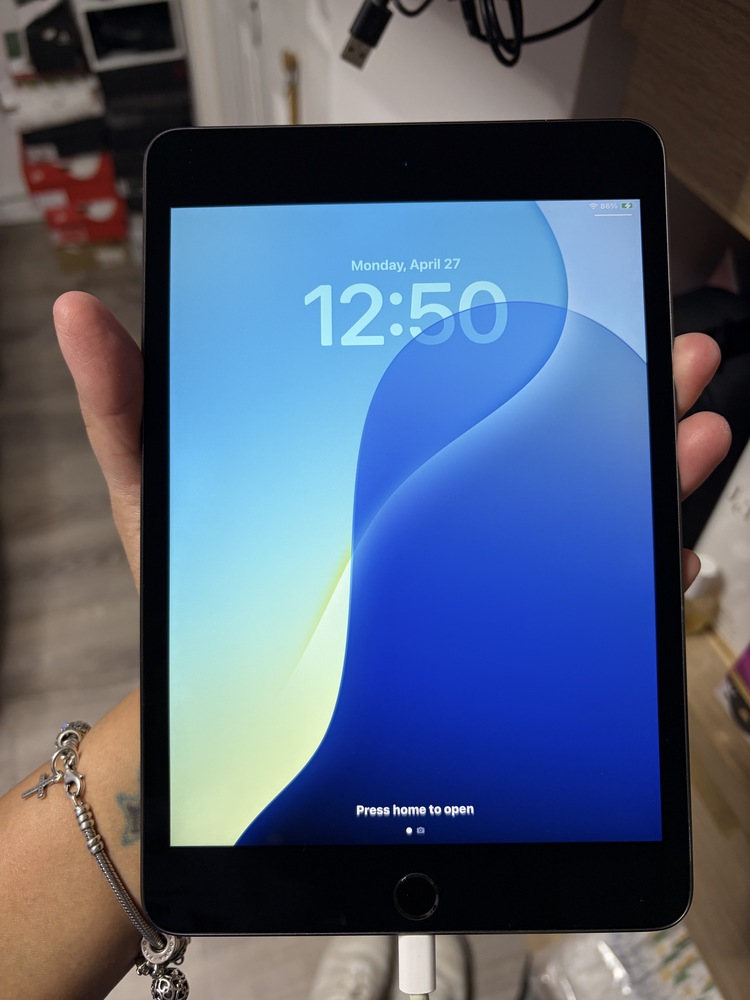 iPad Mini 5 64GB Space Gray (Wifi) – Plug