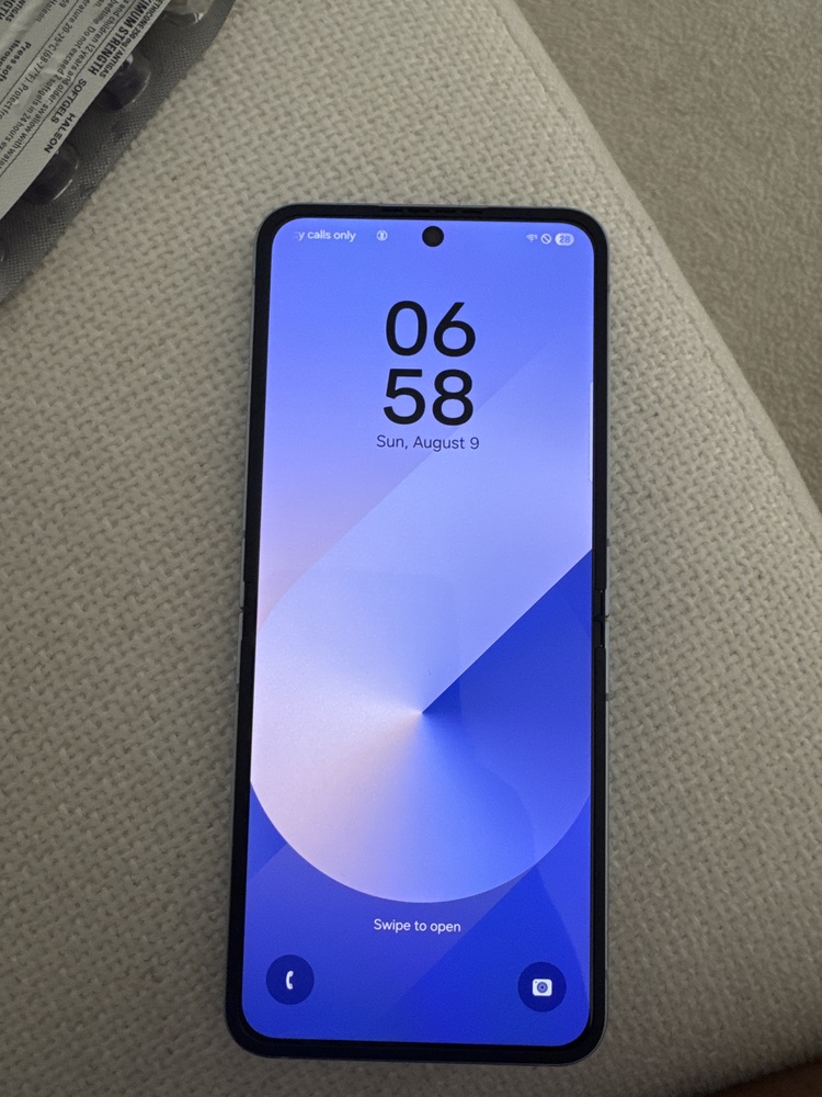 Samsung Galaxy Z Flip 6 256GB 5G - Blue (Unlocked) – Plug