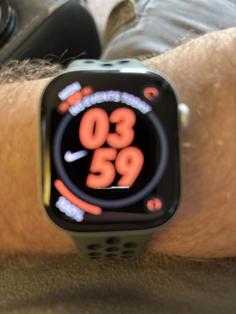 Apple Watch Series 8 45MM Midnight (GPS) – Plug