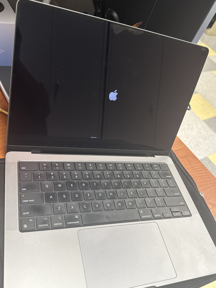 Apple MacBook Pro M1 8-Core GPU 8-Core GPU 256GB SSD 8GB RAM