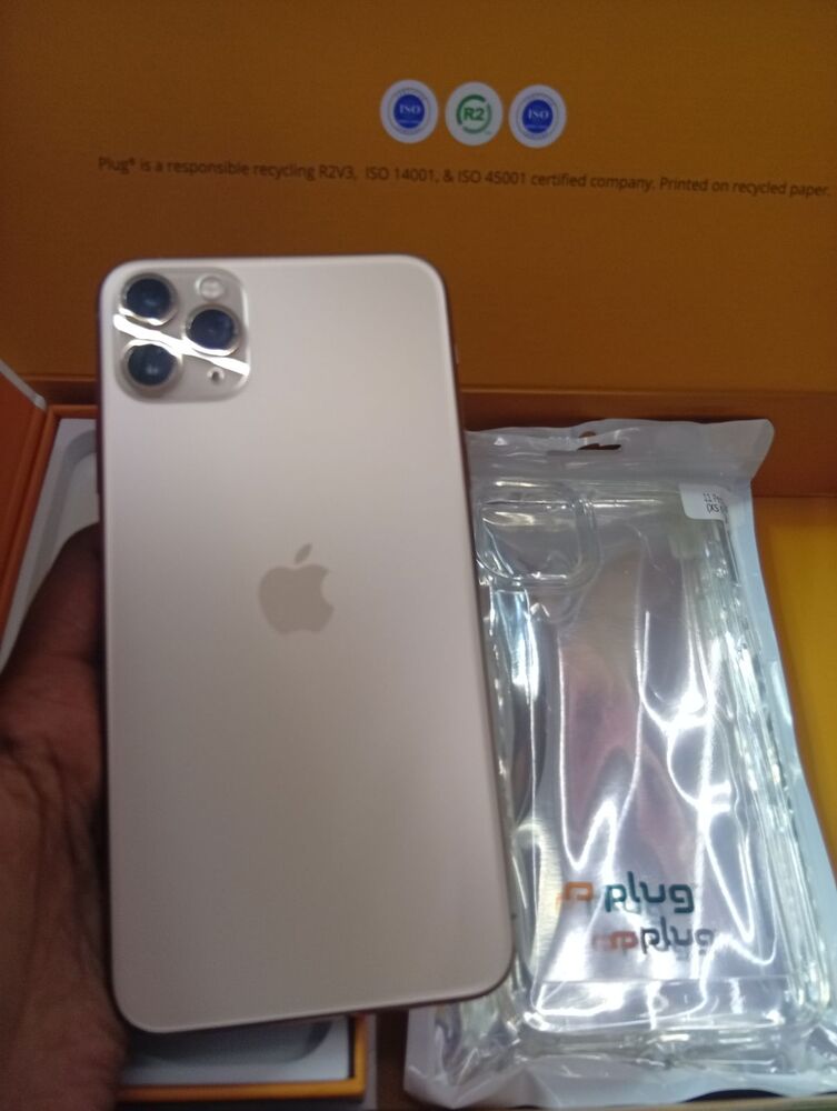 iPhone 11 Pro Max Gold 64GB (Unlocked) – Plug