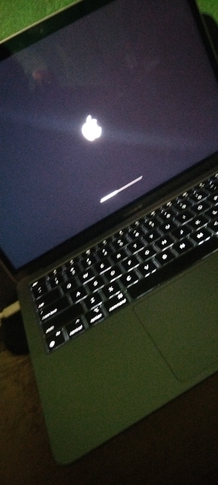 Apple MacBook Air M1 13-inch 512GB 8-Core CPU 7-Core GPU (Late