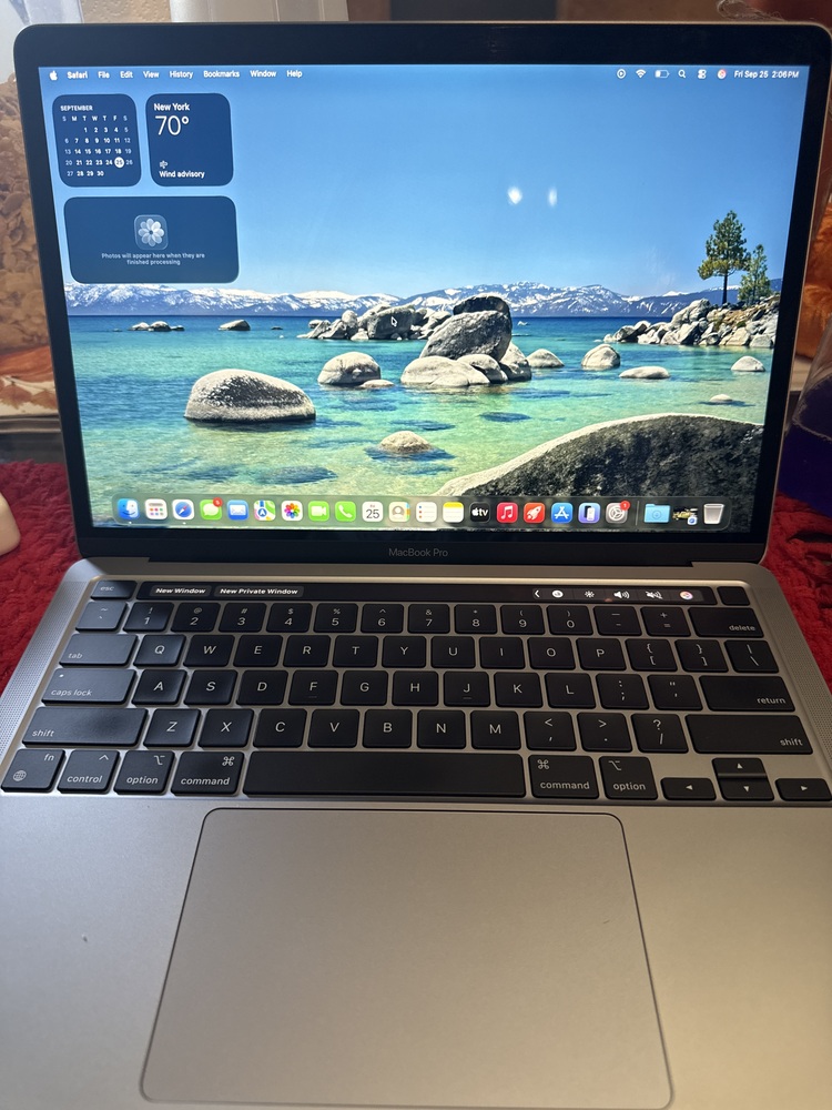 Apple MacBook Pro M1 8-Core GPU 8-Core GPU 256GB SSD 8GB RAM