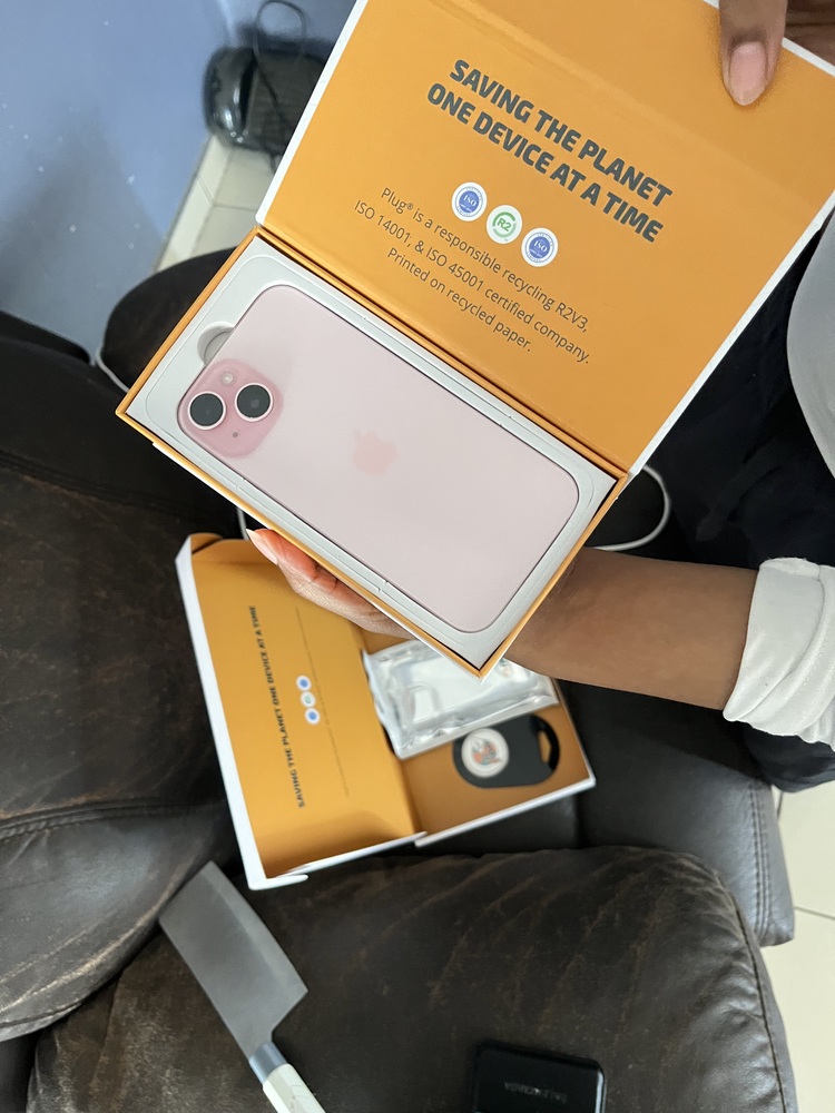 iPhone 15 Yellow 128GB (Unlocked) – Plug