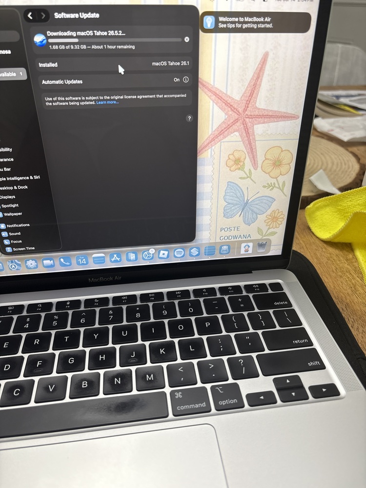 Apple MacBook Air M2 13-inch 256GB 8GB RAM 8-Core CPU 8-Core GPU