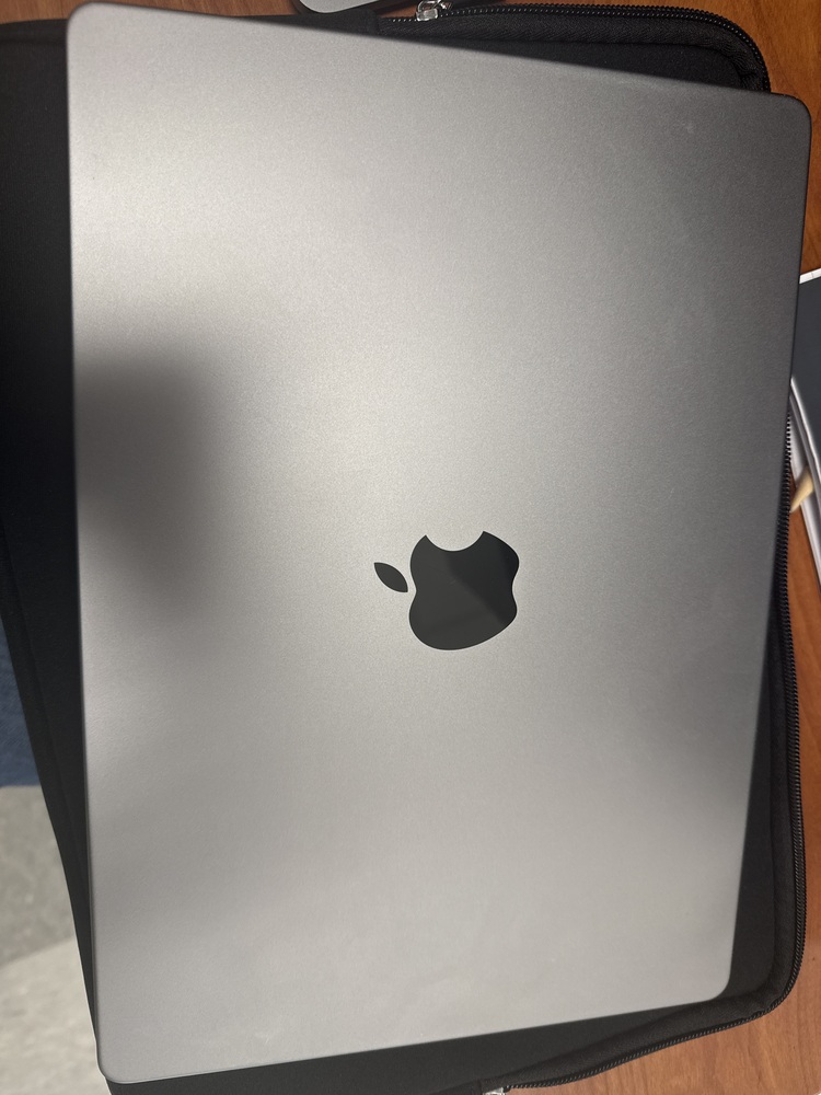 Apple MacBook Pro M1 Pro (14.2-Inch) 8-Core CPU 14-Core GPU 1TB