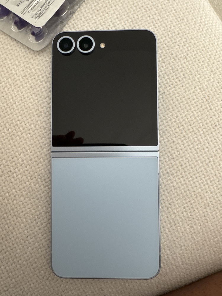 Samsung Galaxy Z Flip 6 256GB 5G - Blue (Unlocked) – Plug