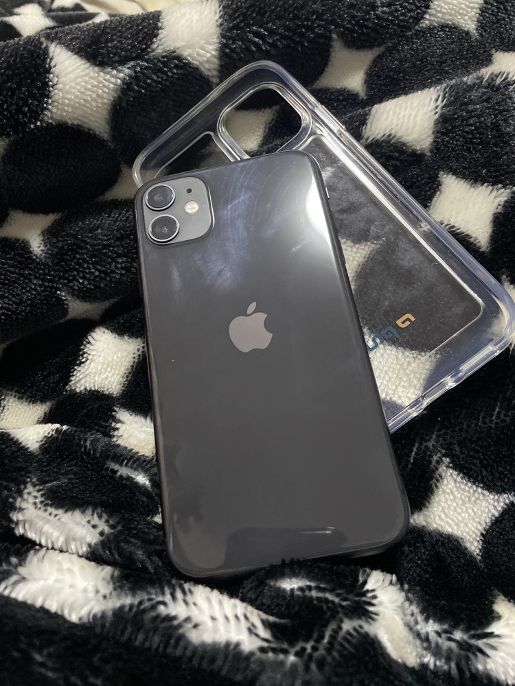 iPhone 11 White 64GB (Unlocked) – Plug