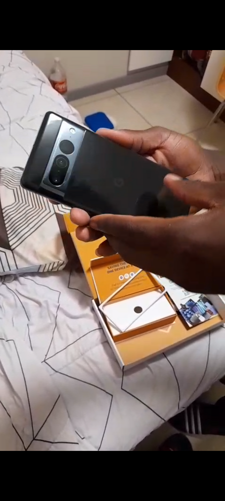 Google Pixel 7 Obsidian 128GB (Unlocked) – Plug