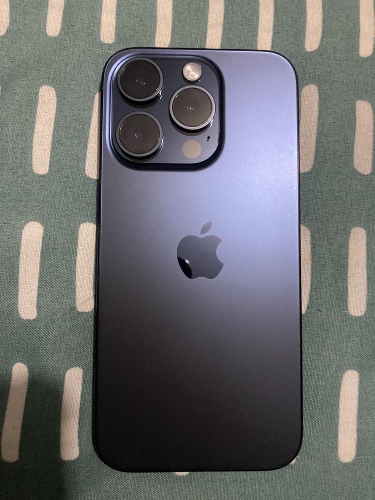 iPhone 15 Pro Black Titanium 1TB (Unlocked) – Plug