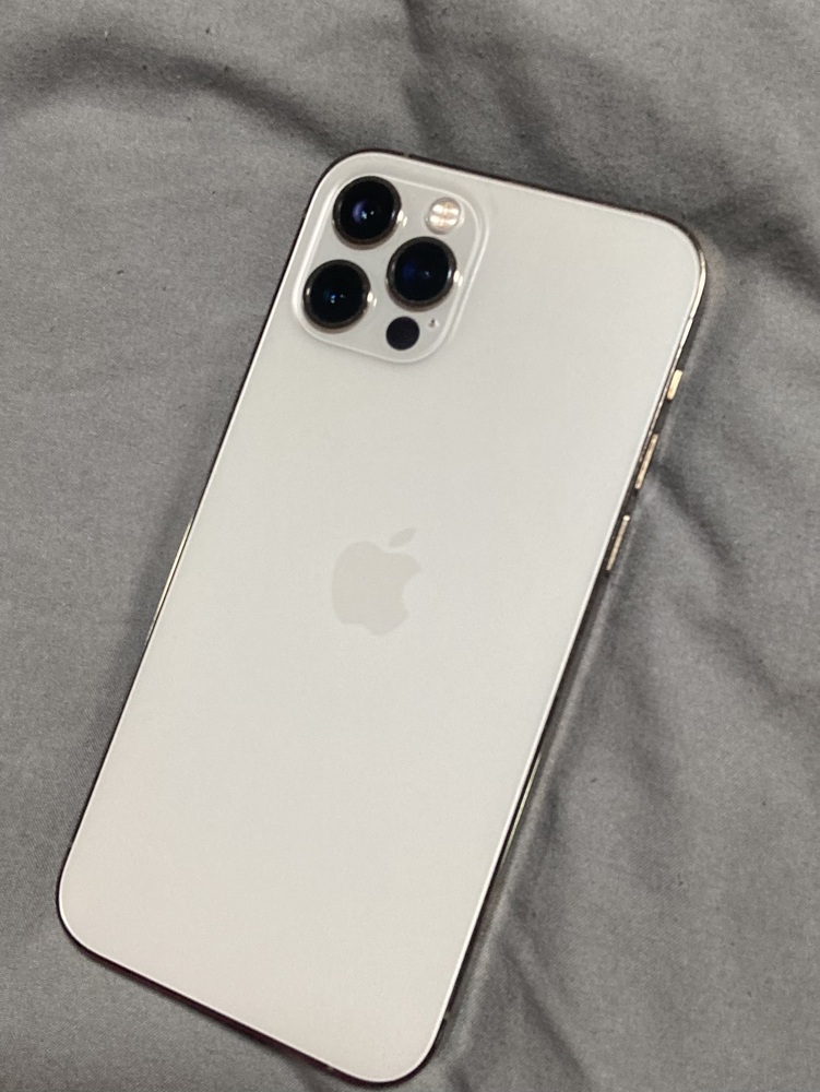 iPhone 12 Pro Max Silver 128GB (Unlocked) – Plug