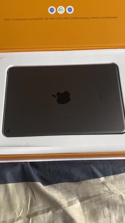 iPad Mini 4 128GB Gold (Cellular + Wifi) – Plug