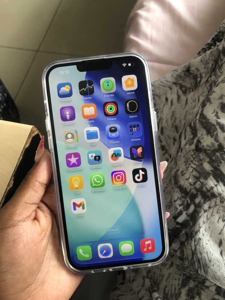 iPhone 14 Plus Starlight 256GB (Unlocked) – Plug