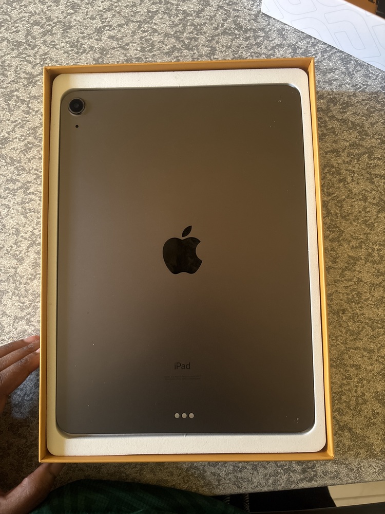 iPad Air M2 (6th Gen, 13-Inch) 128GB Space Gray (Wifi) – Plug