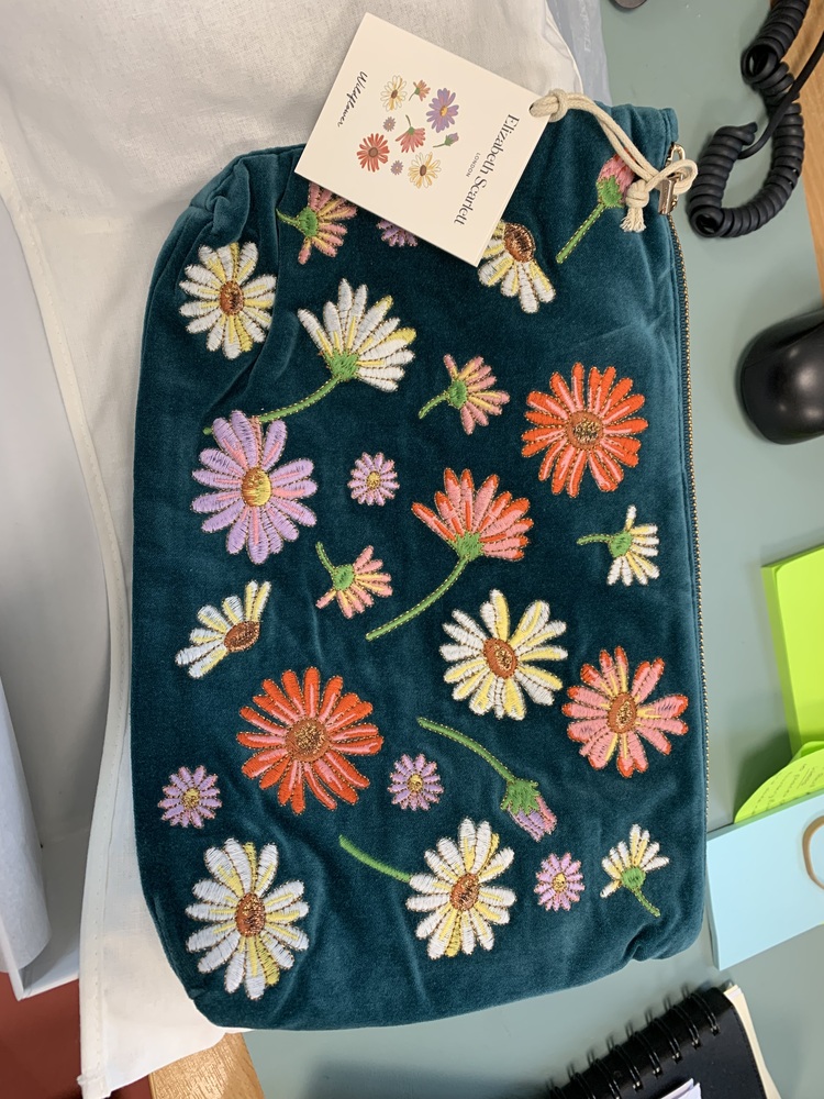 Elizabeth Scarlett 花柄刺繍ポーチ Rebirth Floral Blue Pouch – Elizabeth Scarlett