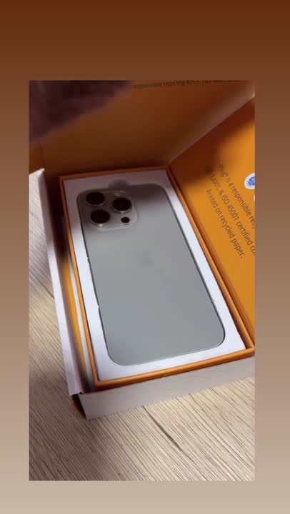 iPhone 15 Pro White Titanium 1TB (Unlocked) – Plug