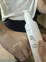 Customer media for review of Ginseng Moist Sun Serum SPF50+/PA++++ + Detail 1