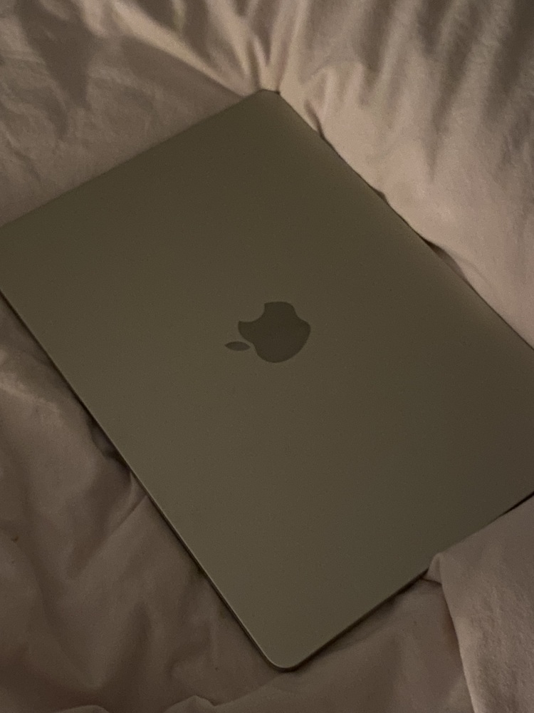 Apple MacBook Air M2 13-inch 256GB 8GB RAM 8-Core CPU 8-Core GPU