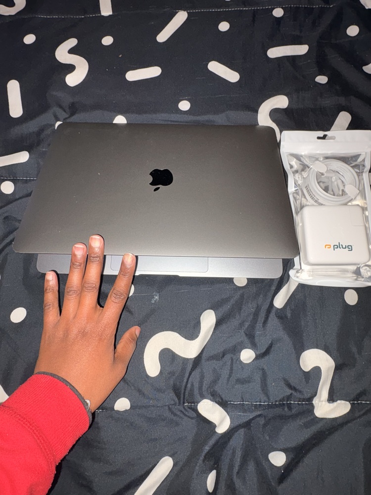 Apple MacBook Air M1 13-inch 256GB 16GB RAM 8-Core CPU 7-Core GPU
