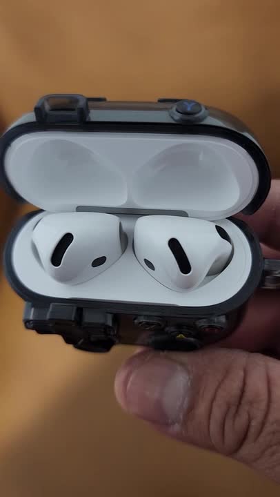 AirPods Pro (2nd generation) - Lightning Case – Plug