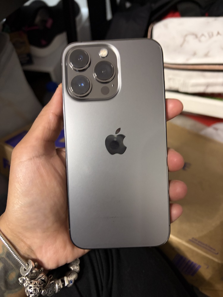 iPhone 13 Pro Silver 256GB (Unlocked) – Plug