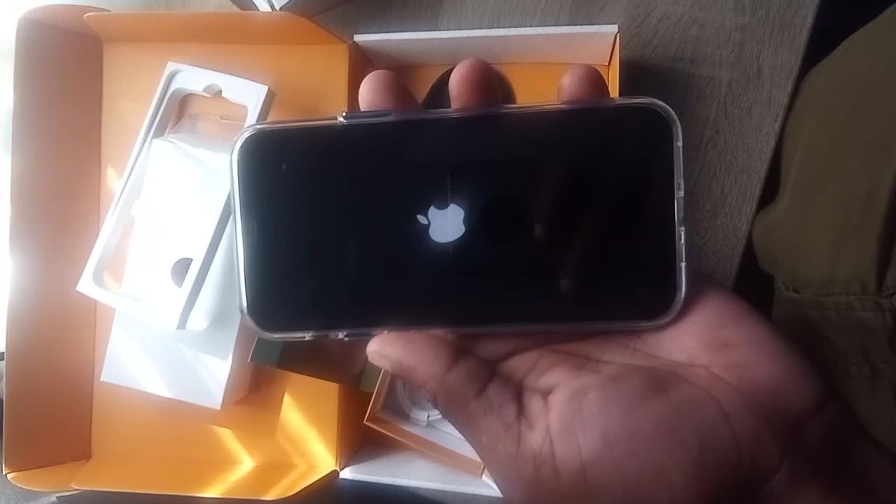 iPhone 12 Red 64GB (Unlocked) – Plug