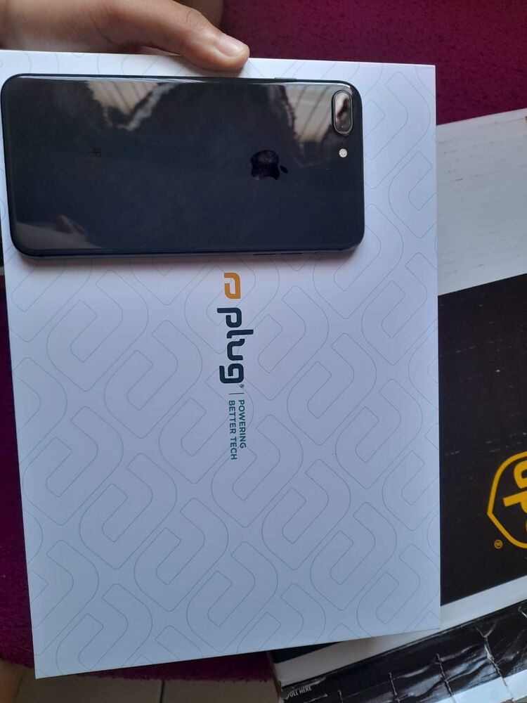 iPhone 8 Gold 64GB (Unlocked) – Plug