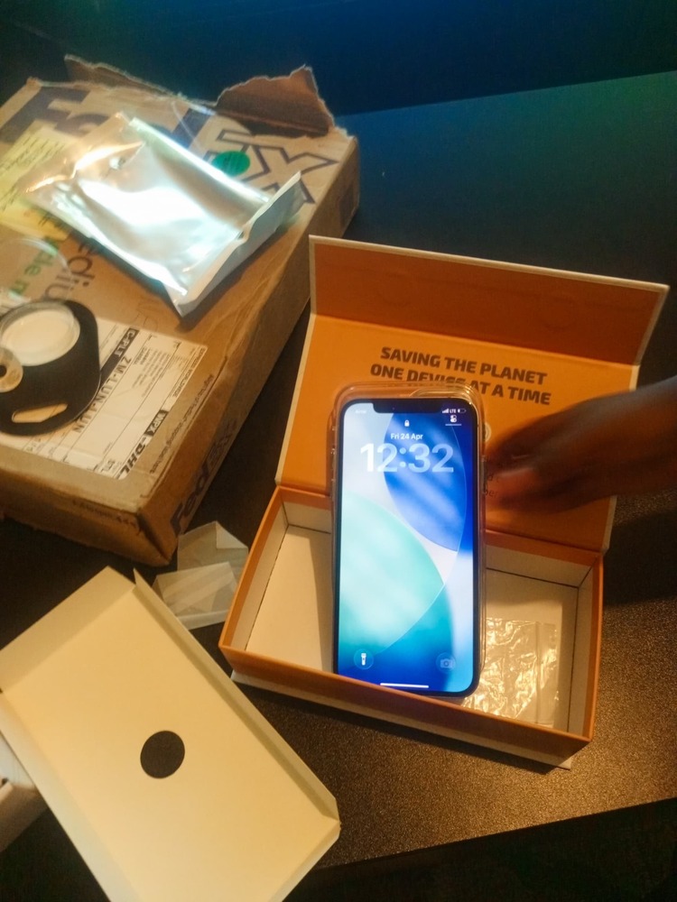 iPhone 12 Blue 256GB (Unlocked) – Plug