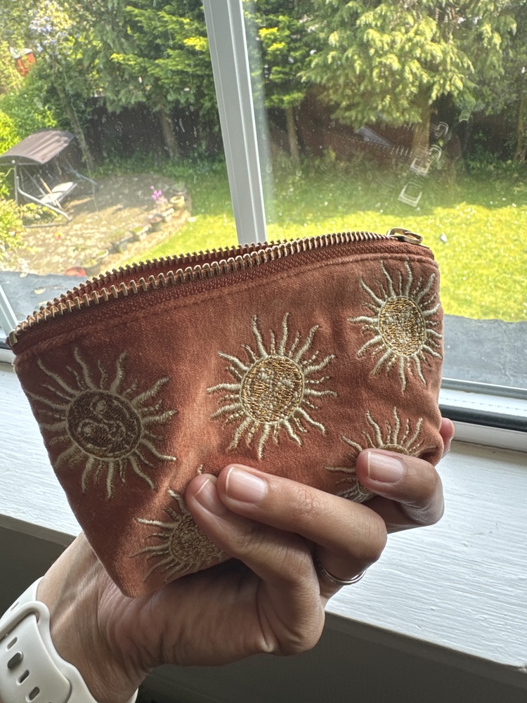 【送料関税込】Elizabeth Scarlett / Sun Goddess Coin Purse Elizabeth Scarlett Sun Goddess Rust Velvet Coin Purse